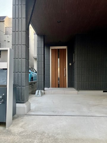 上丸子天神町戸建のエントランス