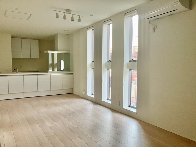 上丸子天神町戸建の居間・リビング