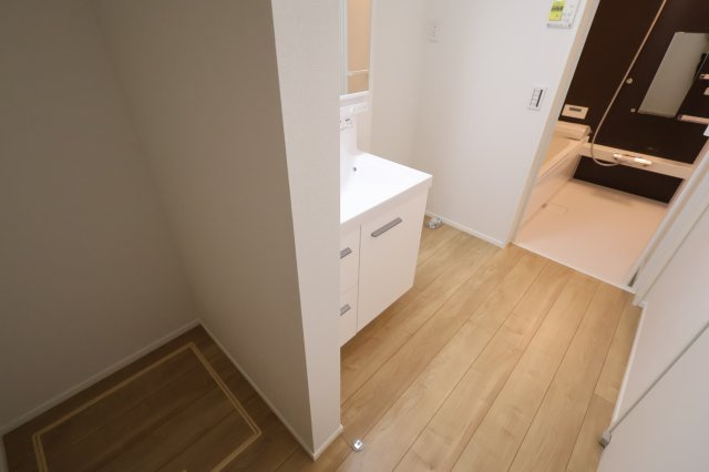 《仲介手数料無料》浦和区針ヶ谷１丁目14新築一戸建てKEIAI GRACEのランドリースペース