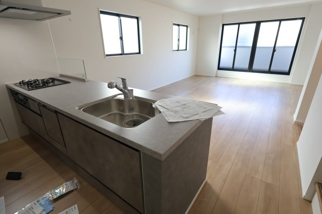 《仲介手数料無料》浦和区針ヶ谷１丁目14新築一戸建てKEIAI GRACEのキッチン
