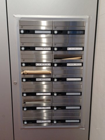 カドヤ第１０ビルのエントランス