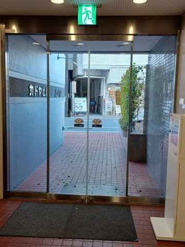 カドヤ第１０ビルのエントランス