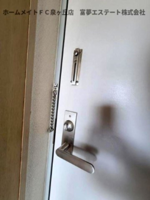 【玄関】 | エルベコート泉大津 | 玄関チェーンロック付き