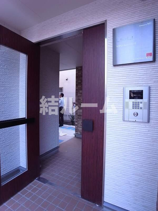 八王子市大塚の賃貸マンションのエントランス