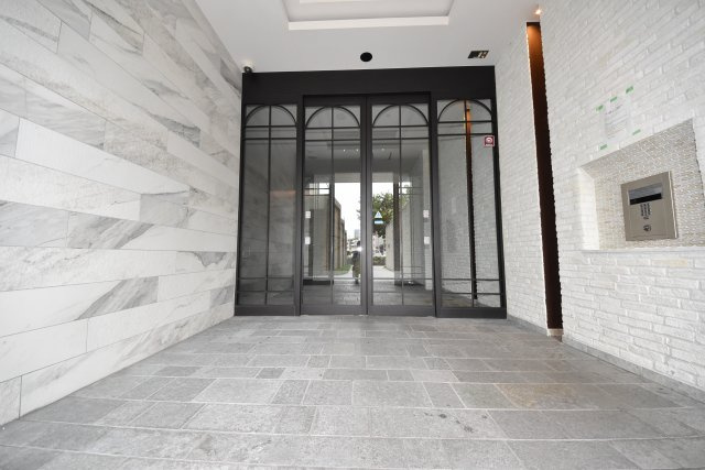 レジュールアッシュウエストレジスのエントランス