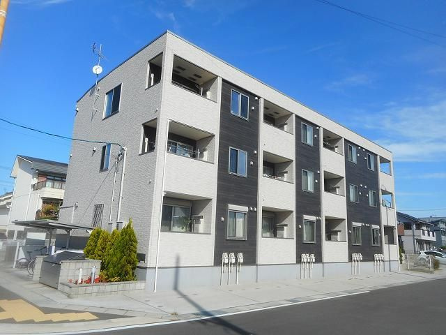 フィオーレ３０２の外観|外観もきれいです