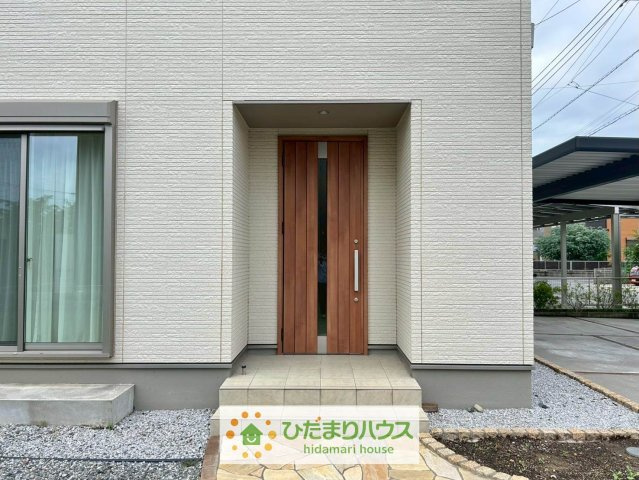 久喜市上内　中古一戸建ての玄関