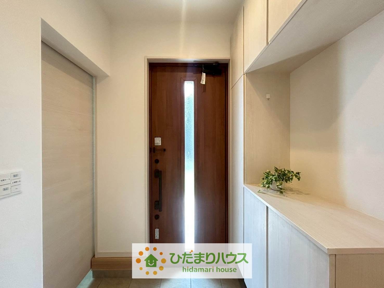 久喜市上内　中古一戸建ての玄関