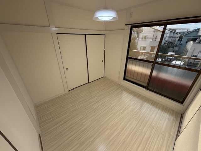 ハイツ伊藤の洋室