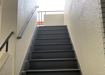 【内装】 | スタープラザ相武台駅前 | 共有部分は、住民なら誰もが使える設備のこと。例えば駐車場やエレベーター、インターネット設備、セキュリティ設備などがあります。他にも、マンションの廊下・外部階段やエントランス・ゴミ置き場などがあります。