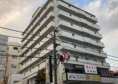 【外観】 | スタープラザ相武台駅前 | 一般的なバルコニーは、奥行1.5ｍ程ですが、ワイルドバルコニーは2ｍまで広がっています。そのため洗濯物の間隔をあけ干すことができ、乾きやすいというメリットや、ガーデニングが楽しめる等の特徴があります。