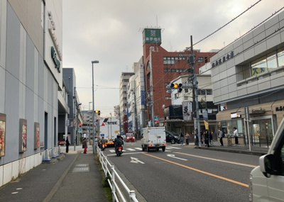 【展望】 | スタープラザ相武台駅前 | 眺望の良さを楽しめるダイニングキッチンで家族団らんの時間を過ごしてはいかがでしょうか。バルコニーから見える景色を家族で眺める時間は、時間が経つのを忘れてしまいそうですね。是非、現地を見に行きましょう！
