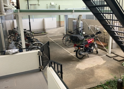 【駐車場】 | スタープラザ相武台駅前 | 車一台あたりに必要なスペースは、標準サイズの普通自動車で横幅2m50cm、長さ5mは必要になります。ただし、乗降のことも考慮して横幅3m30cm、長さ5m50cmほどは確保できるところを選びましょう。