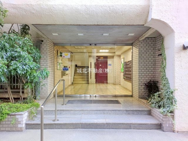 メトロ新高円寺マンションのエントランス