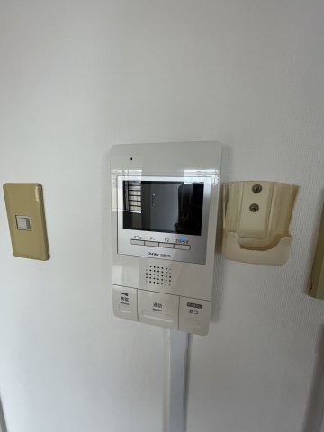 【セキュリティ】 | メゾン豊新 | モニターつきインターホンです