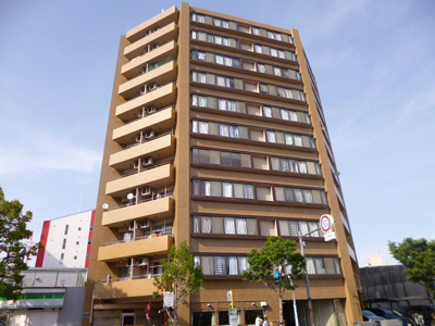 【外観】 | メゾン豊新 | 角地に建つ大きなマンションです