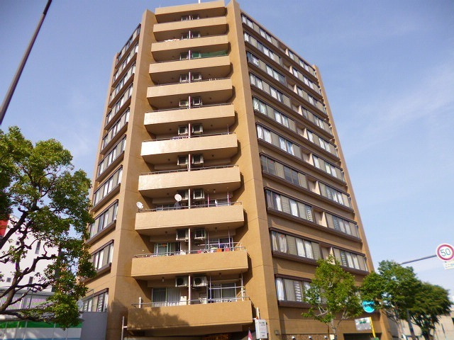 【外観】 | メゾン豊新 | 角地に建つ大きなマンションです