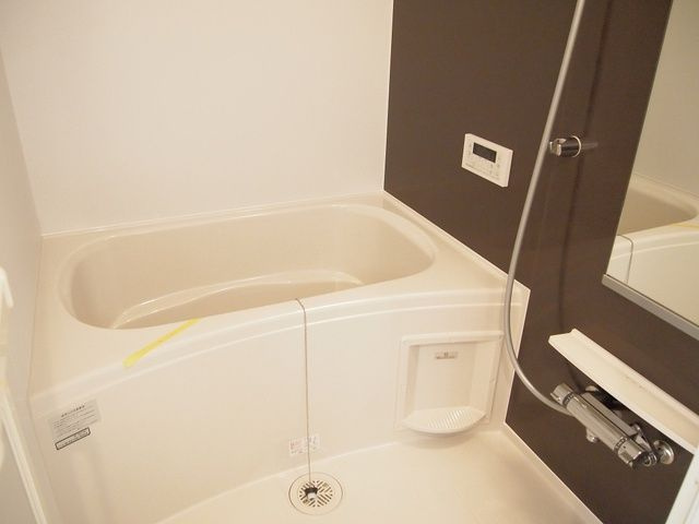 フィオーレ３０２の浴室|ゆったり過ごせるお風呂です