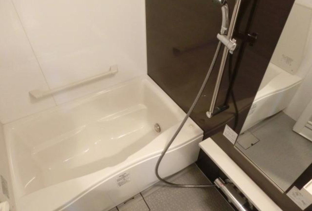 ザ・グランフォーリア西日暮里赤の浴室