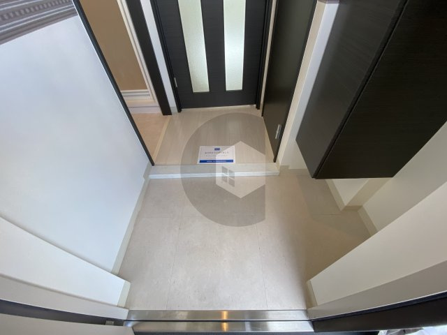 グランコートヒグチの玄関