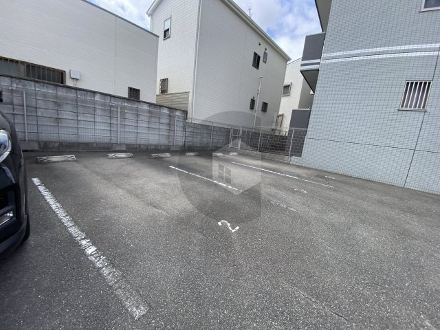 グランコートヒグチの駐車場