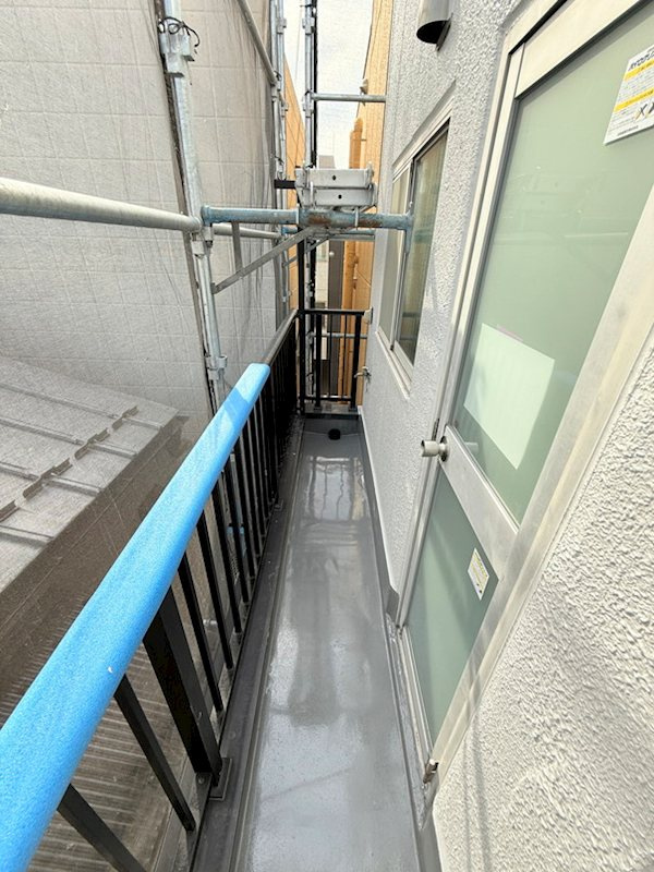 STR中板橋駅前ビルのバルコニー