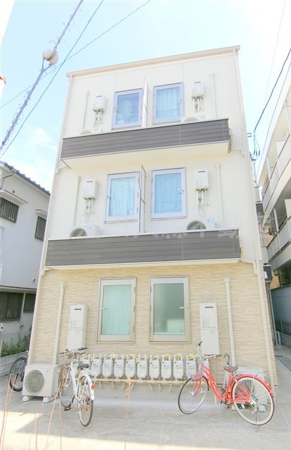 シャンテ西六郷の外観|2017年3月築　木造3階建て総戸数12戸オートロック付賃貸アパート
京急本線六郷土手駅最寄りの東京都大田区西六郷4丁目