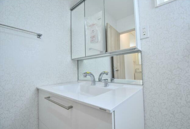 【洗面所】 | 沼袋１丁目～「沼袋」駅７分・太陽光発電パネル設置～