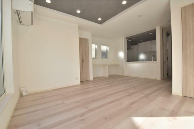 【居間・リビング】 | 沼袋１丁目～「沼袋」駅７分・太陽光発電パネル設置～