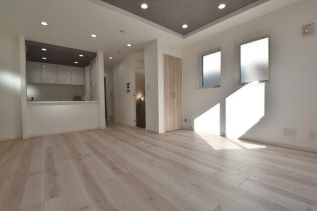 【居間・リビング】 | 沼袋１丁目～「沼袋」駅７分・太陽光発電パネル設置～