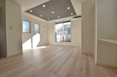 【居間・リビング】 | 沼袋１丁目～「沼袋」駅７分・太陽光発電パネル設置～