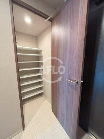 クレヴィアタワー御堂筋本町の収納|クレヴィアタワー御堂筋本町　シューズインクローゼット