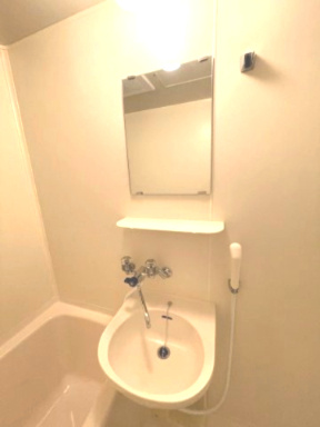 【洗面所】 | 上新庄駅前グランドハイツ北 | 浴室内の洗面台です