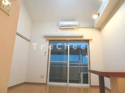 ロワジール向山Eの洋室