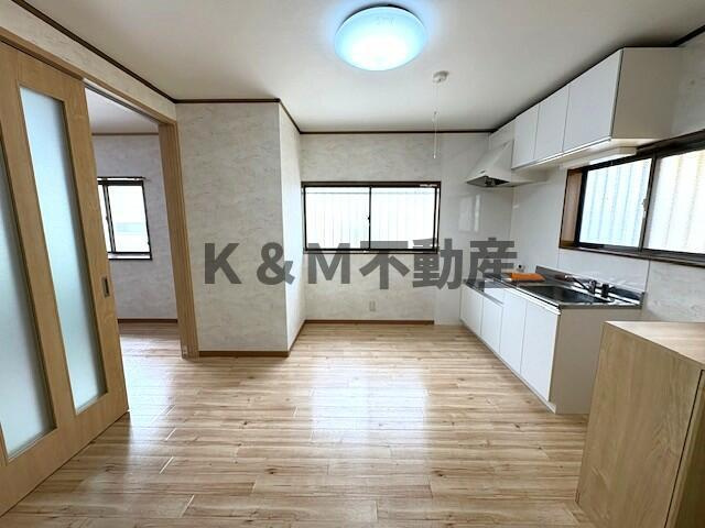 第５コーポ米倉の居間・リビング|こちらのリビングで趣味の時間をお楽しみください