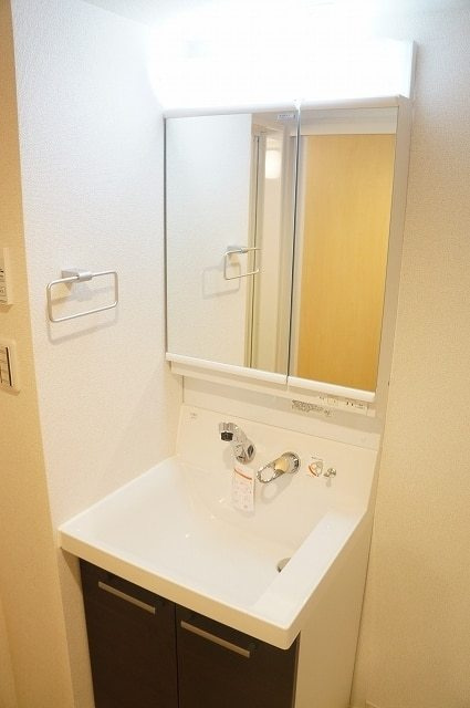 フィオーレ静の洗面所|シャワー付き洗面台☆
