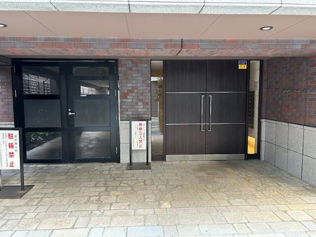 フェニックス池袋参番館のエントランス