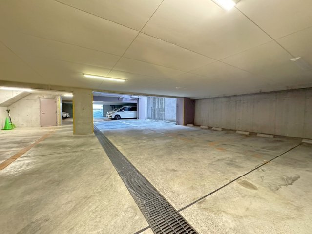 ２沿線利用可◆２０２５年１１月天然木フルリノベーション最上階３ＬＤＫ◆ロータリーマンション大津・京町の駐車場|駐車場