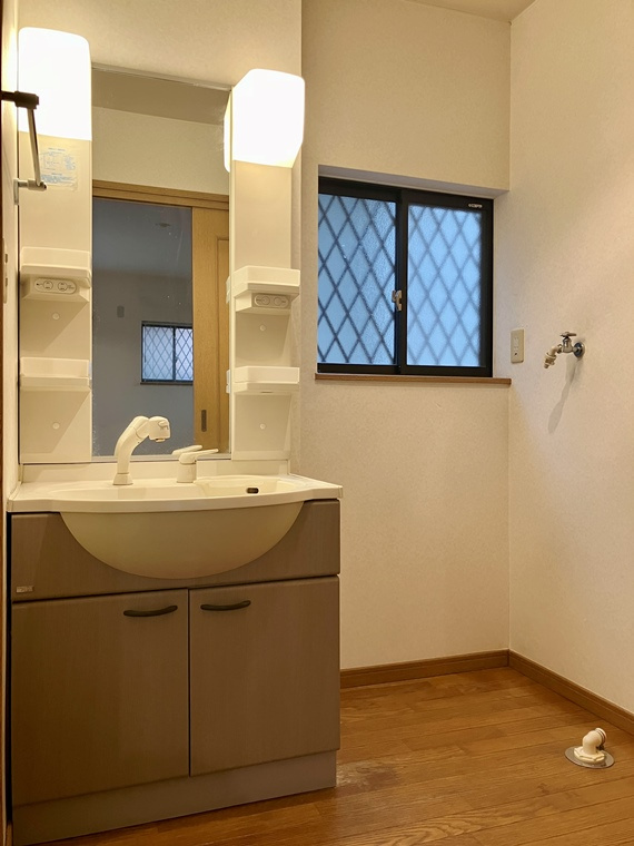 並木戸建の洗面所