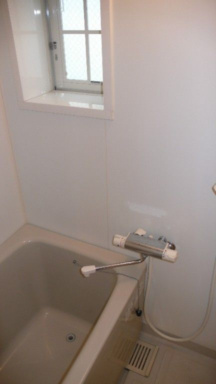 ヴィラージュ志伊の浴室