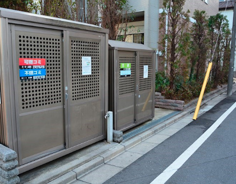 ヴィラージュ志伊のエントランス