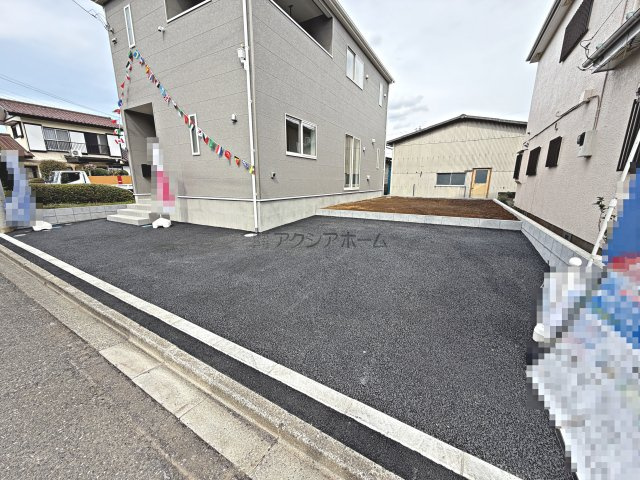 飯能市双柳・全1棟　新築一戸建　～テレワークルームあり～の駐車場|施工中！並列2台駐車可能です。
