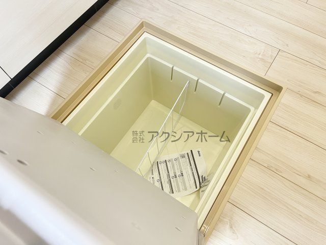 飯能市双柳・全1棟　新築一戸建　～テレワークルームあり～のキッチン|床下収納