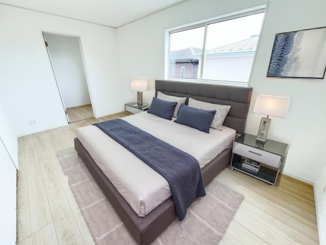 飯能市双柳・全1棟　新築一戸建　～テレワークルームあり～の寝室|2階　洋室　8.0帖（家具はCG画像での表示になります）