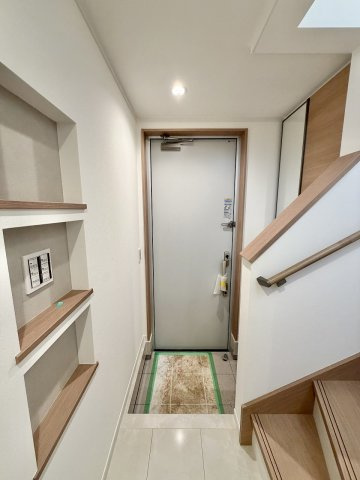 板橋区赤塚6丁目　南道路×整形地　新築戸建限定1棟の玄関