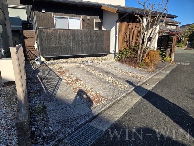 平川本町貸家の駐車場