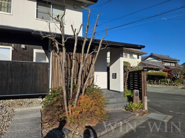 平川本町貸家のエントランス