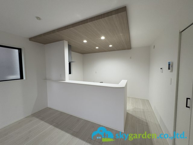 藤沢市亀井野12期　新築戸建　全3棟1号棟の内装|視界良好、会話が弾む対面キッチン