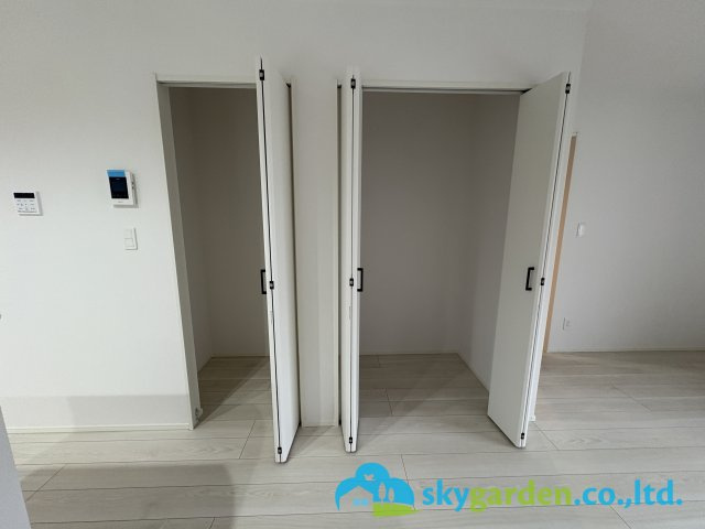 藤沢市亀井野12期　新築戸建　全3棟1号棟の収納|リビング横の収納