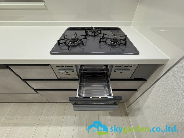 藤沢市亀井野12期　新築戸建　全3棟1号棟のキッチン|ガスコンロ・グリル